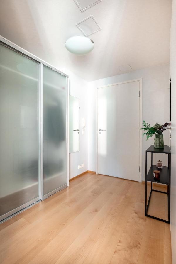2Ndhomes Stylish 1Br Home With Balcony And Sauna In Kamppi Center Хельсинки Экстерьер фото